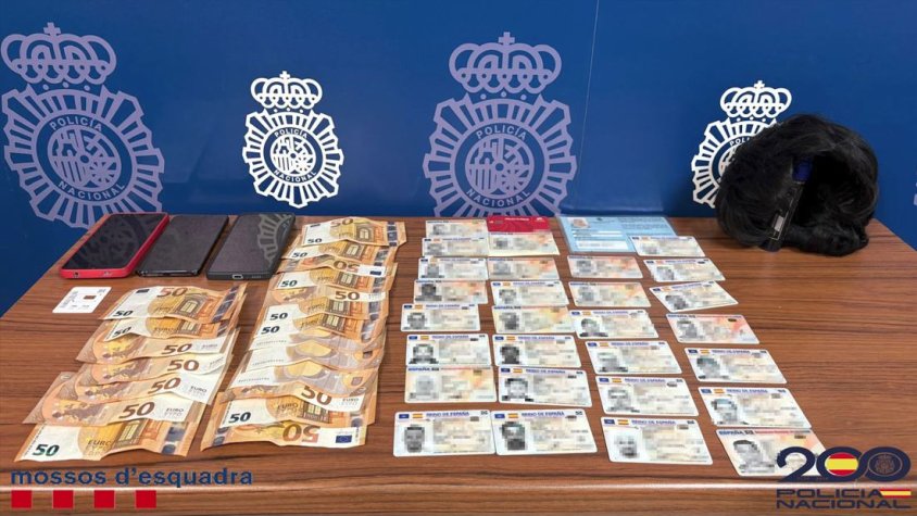 Documents d'identitat i diners intervinguts