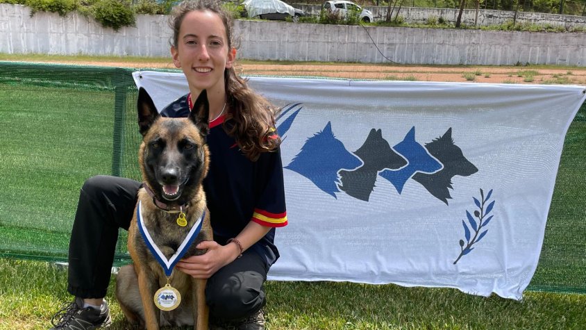 Eva Vicente, de Sant Antoni de Vilamajor, subcampiona del món d’obediència esportiva amb la seva gossa Nymeria