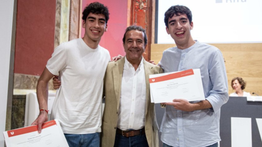 Guillem i Marc Riera, guanyadors del segon premi als Premis UVic per un treball sobre la contaminació acústica a Granollers