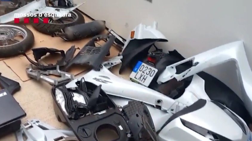 Detinguts tres membres d’un grup criminal que desballestava motos robades en un domicili de Lliçà d’Amunt
