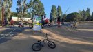 El Parc de la Creu de la Torreta suma un nou espai de lleure amb la inauguració d’un circuit de pumptrack