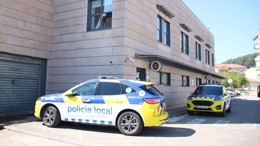 Un home armat amb un ganivet mor abatut després d’entrar a la comissaria de Montornès i amenaçar els agents presents