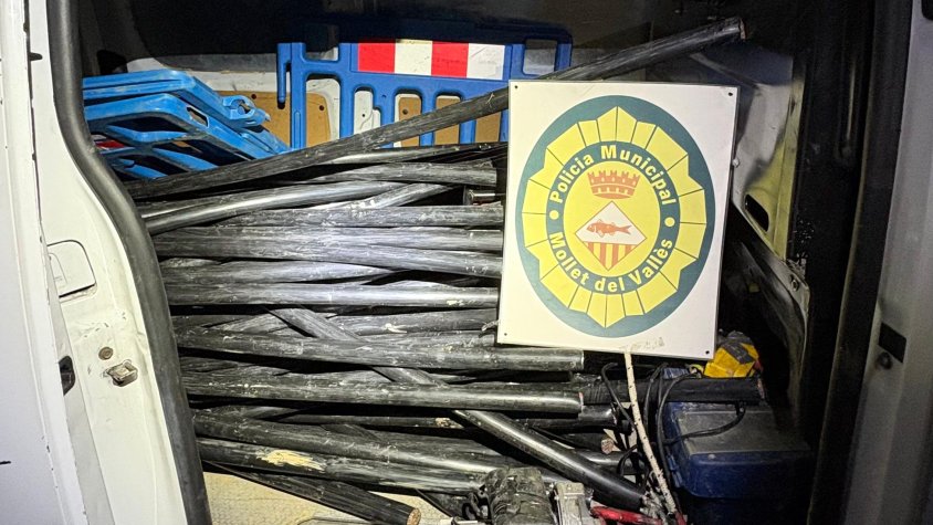 La Policia Municipal de Mollet deté quatre falsos operaris per robar 600 quilos de cable de coure