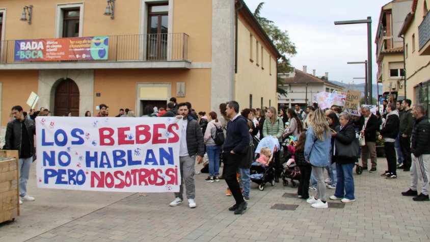 Les famílies de l’escola bressol Moixaina de Palau-solità reclamen justícia pels presumptes maltractaments a infants
