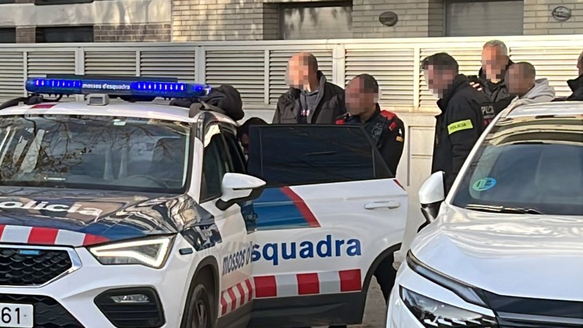 Dos detinguts a Rubí en un dispositiu dels Mossos contra una trama d’estafes immobiliàries