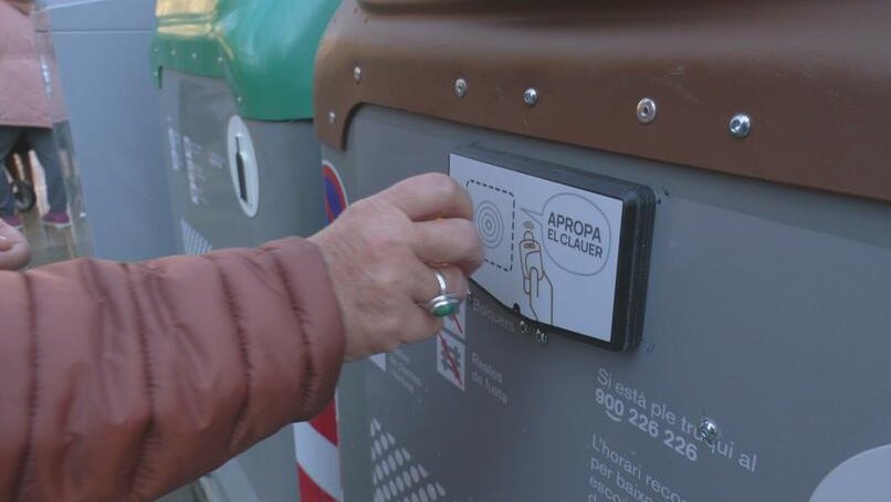 Cardedeu posa en marxa una prova pilot de contenidors tancats per millorar la recollida de residus al centre del municipi