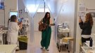 La montmelonina Marta Shanti porta esperança i música als hospitals Trueta i Santa Caterina amb dos concerts íntims