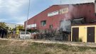 Tres treballadors ferits greus en un incendi industrial a Caldes de Montbui que obliga a tallar la C-59