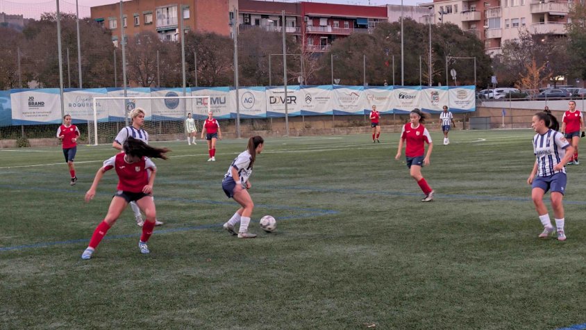 La PBB Roca firma una remuntada èpica en els últims deu minuts de partit i s’endú un derbi memorable contra el CE Llerona 