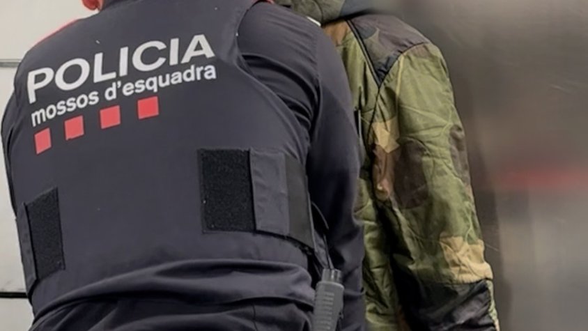 Detingut a Bigues i Riells el jove que va atropellar una mossa i dues persones davant la comissaria de Sant Celoni