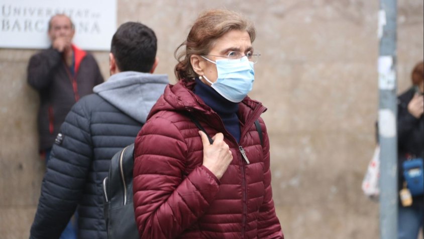 El Govern activa l’ús obligatori de la mascareta en centres sanitaris i residencials durant quinze dies.