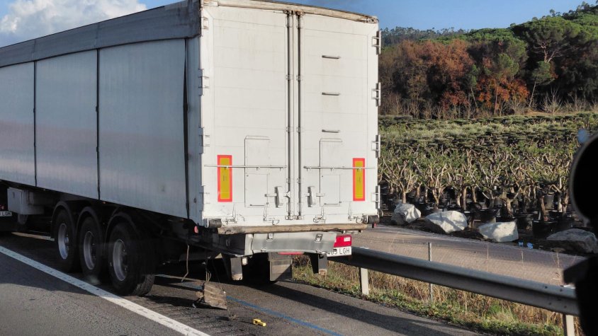 Mor una dona en una col·lisió entre un turisme i un camió a l’AP-7, a Sant Celoni