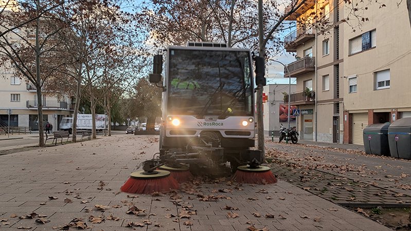 Més brigades, més maquinària i carrers més nets: Les Franqueses renova a fons el servei de neteja viària