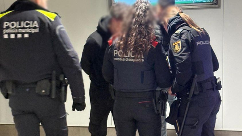 Un operatiu policial a l’estació de Sabadell Centre acaba amb un detingut per robatori violent i tres arrestos més