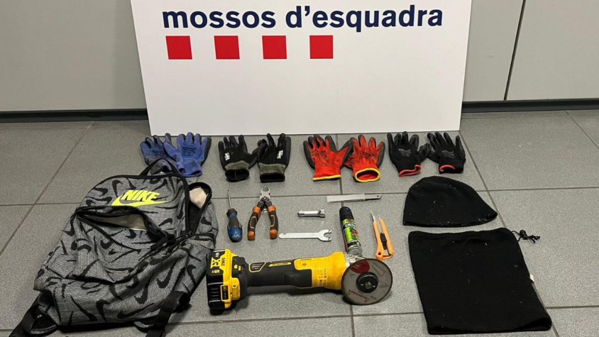 Els Mossos detenen un jove de 21 anys a l’AP-7 de Llinars per assaltar camions amb la tècnica 'dels teloners'
