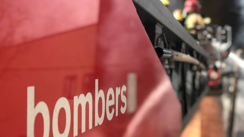 Un home resulta ferit en l’incendi d’una barraca entre Sant Fost i la Llagosta