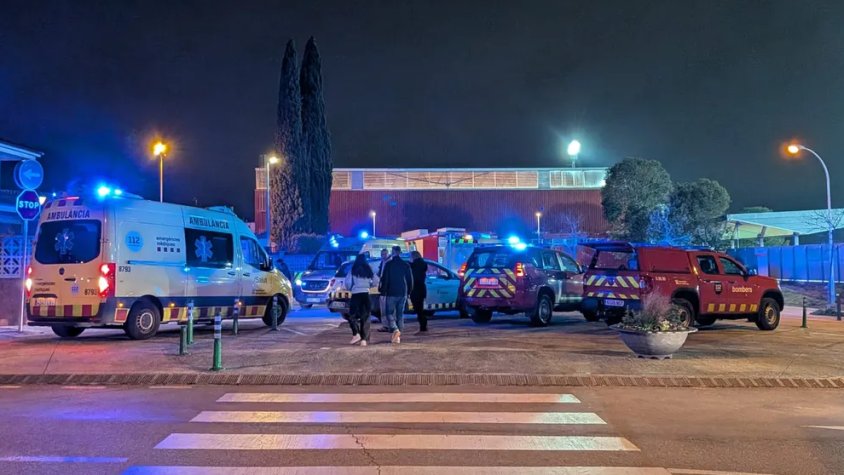 Una reacció química a les piscines municipals de Can Rosés de Rubí deixa vuit menors traslladats i obliga a desallotjar 180 persones