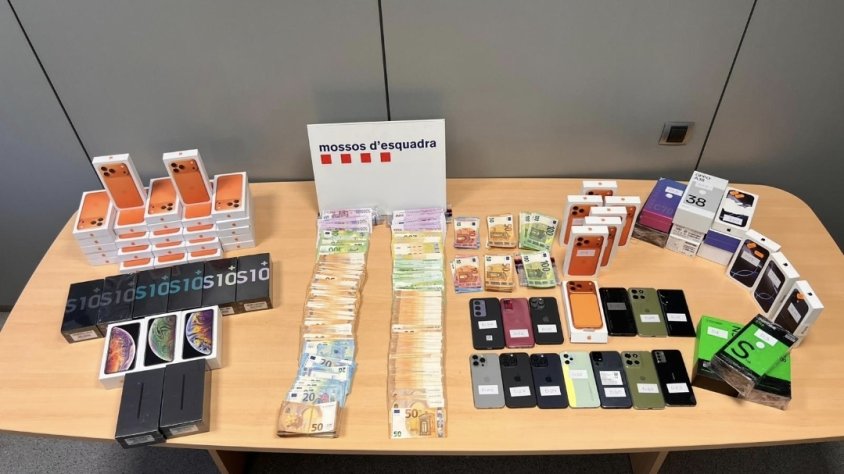 Desarticulada una xarxa que traficava amb mòbils robats a Sabadell amb cinc detinguts i més de 82.000 € intervinguts
