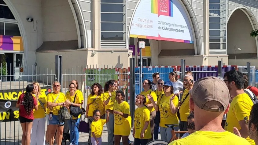 Els docents porten la protesta educativa als carrers de Granollers i obliguen a suspendre la inauguració del Congrés de Ciutats Educadores