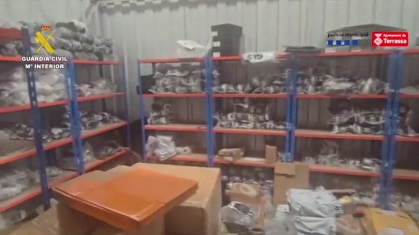 Desarticulada a Terrassa una presumpta xarxa de distribució de productes falsificats amb material valorat en més de 2,3 milions d’euros