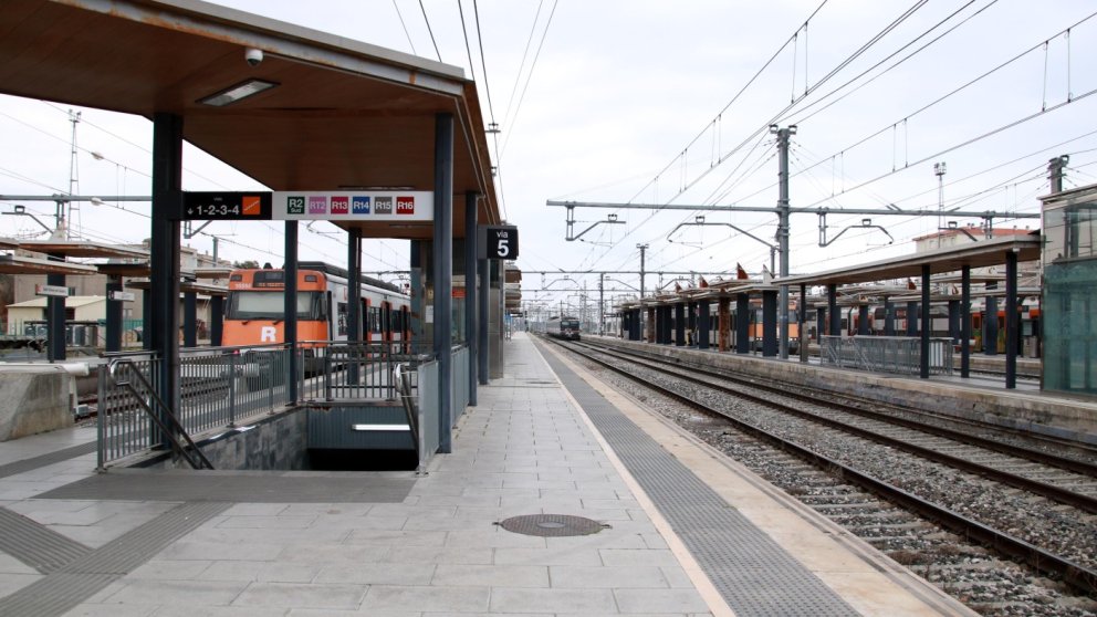 Un robatori de coure entre Mollet i Granollers deixa sense servei l’R8 i afecta l’R2, l’R2 Nord i l’R11