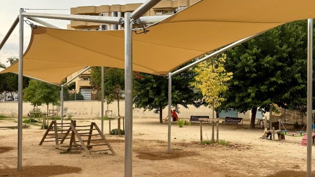 Les escoles públiques de Sabadell es preparen per fer front a la calor amb la instal·lació de 1.000 ventiladors i nous espais d’ombra