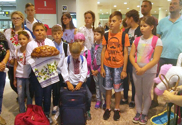 Des de 1995, l’Associació Vallès Obert treballa per portar nens i nenes Ucraïnesos a passar l’estiu amb famílies catalanes