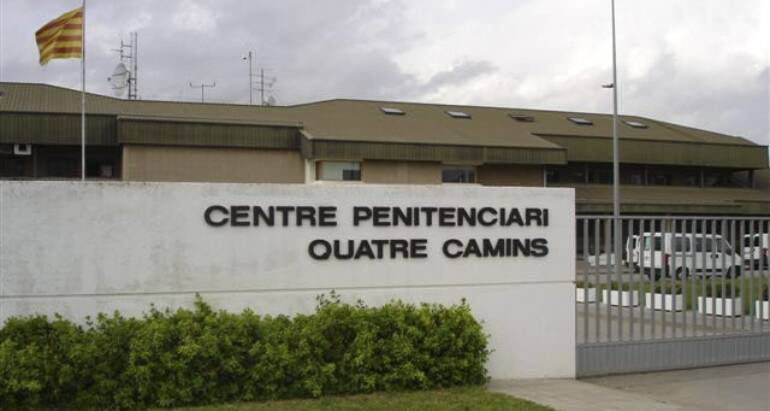 Una baralla entre dos grups d'interns acaba amb tres funcionaris ferits a la presó de Quatre Camins