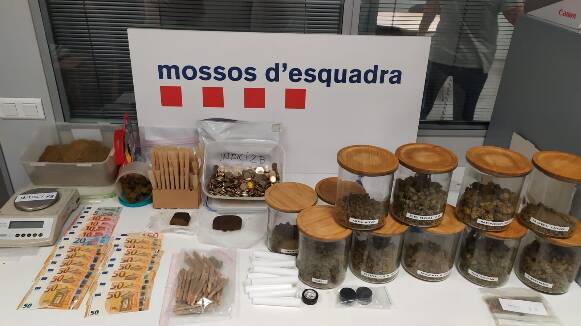 Detenen tres persones per vendre droga en un club de cànnabis de Rubí