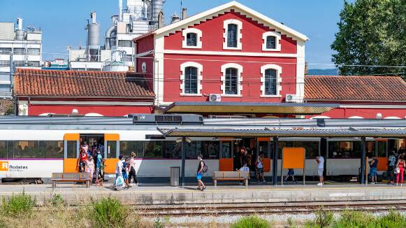 Tall de trens entre Parets del Vallès i Centelles per obres de desdoblament a l'R3