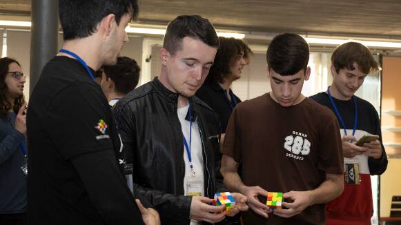 Més de 130 competidors de 14 països posen a prova la seva habilitat al campionat de Rubik Parets Open 2024