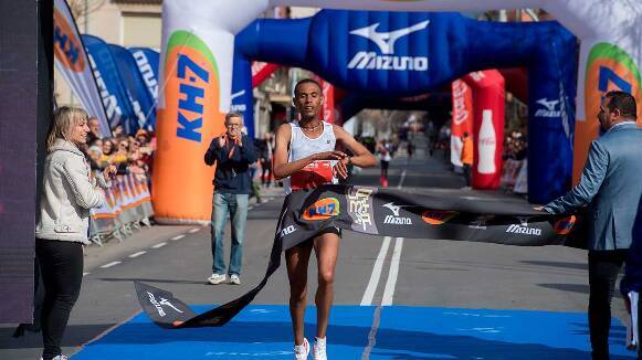 La Mitja de Granollers bat rècords en participació i els corredors etíops dominen la cursa amb Demoz Bekele i Hiwot Mehari