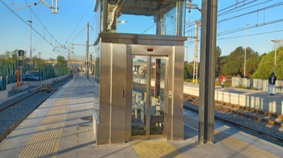 Renfe posa en servei els nous ascensors de l'estació de Mollet Sant Fost