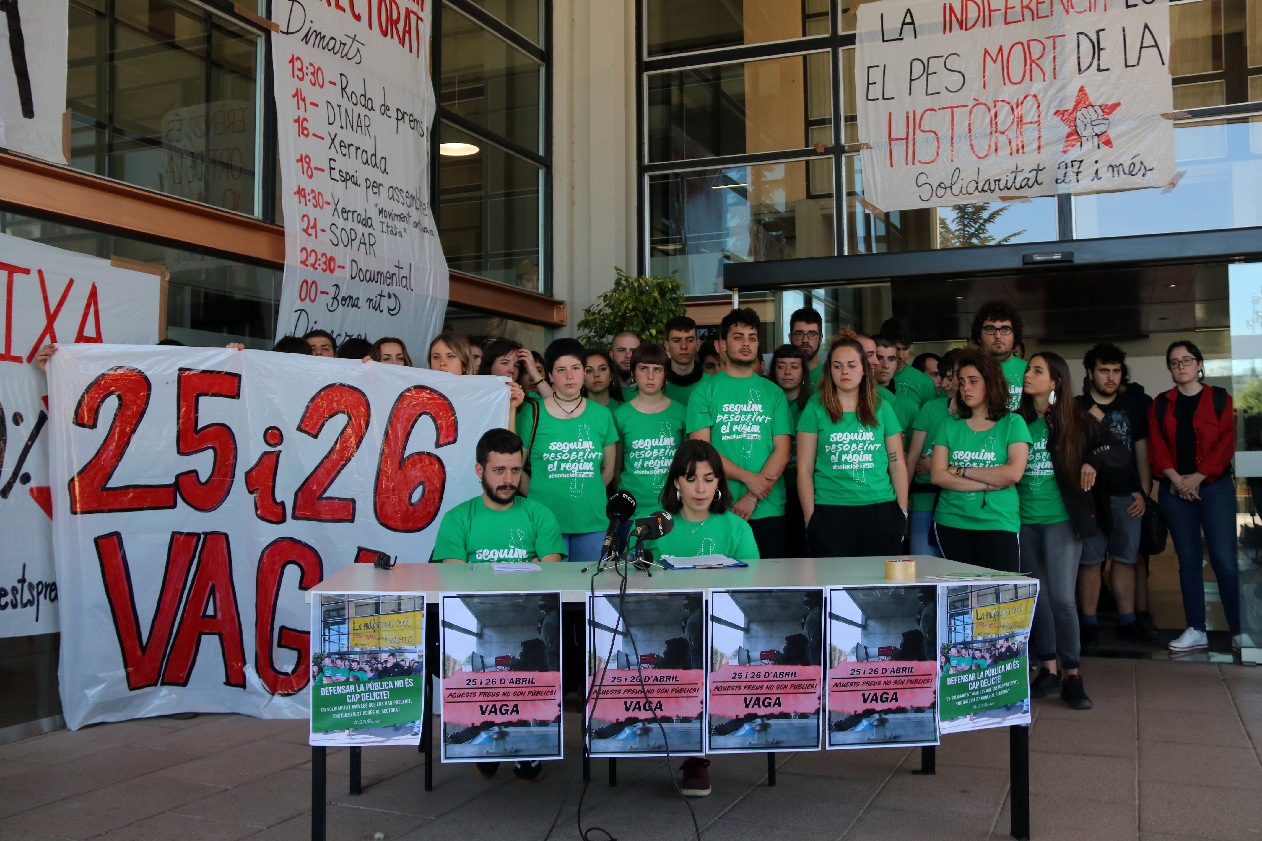Els estudiants tornen a ocupar el rectorat de la UAB cinc anys després