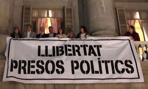 ERC de Santa Perpètua denunciarà una entitat de Montcada i Reixac per arrencar pancartes en suport als presos polítics