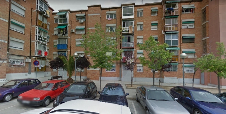 Desallotgen un bloc de pisos de Sabadell després que un home morís electrocutat a la dutxa