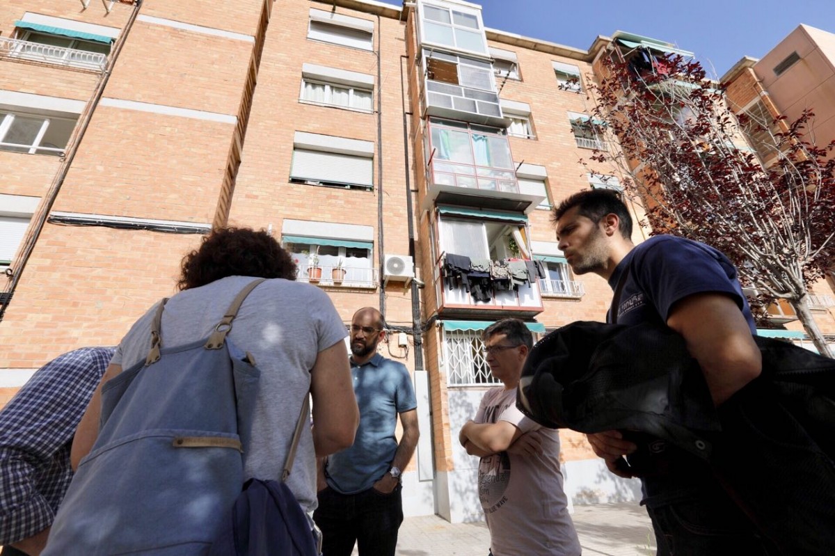 Un pèrit extern analitzarà l'estat de l'edifici de Sabadell on divendres es va electrocutar un home mentre es dutxava