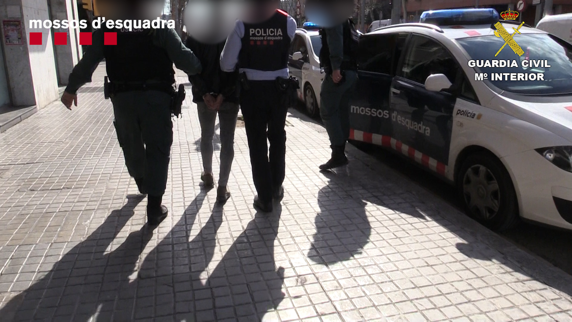 Alliberen una dona segrestada en un pis de Barcelona on patia maltractament i agressions sexuals