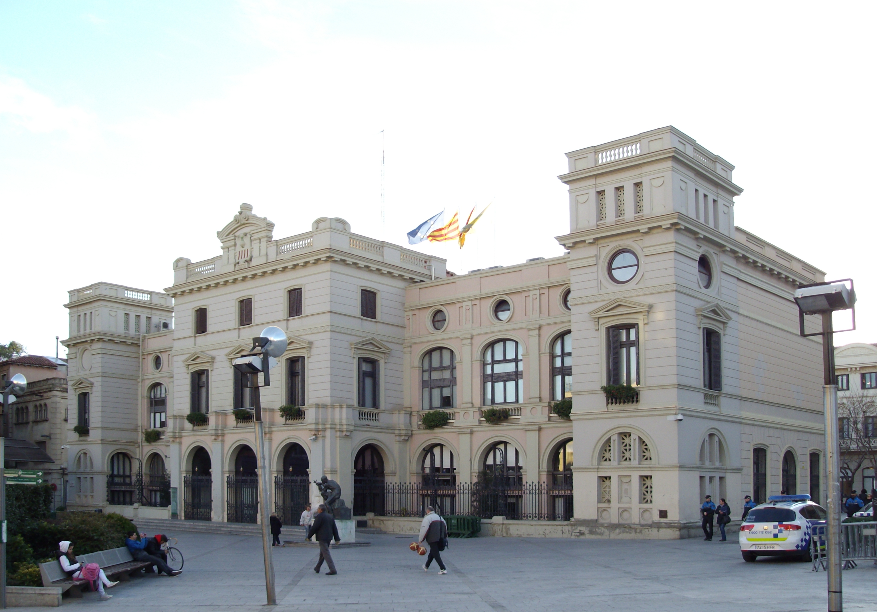 La Generalitat i l'Ajuntament de Sabadell regularitzen 40 habitatges d'un bloc de la Sareb ocupat per la PAHC