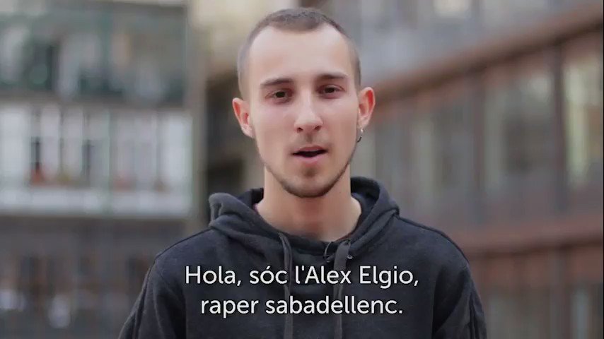 El raper Elgio anuncia que l'Audiència Nacional li ha rebaixat la condemna i evitarà la presó