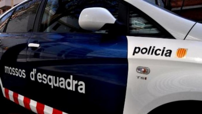 Un ferit greu en un accident entre un camió i un cotxe a l'AP-7, a Barberà del Vallès