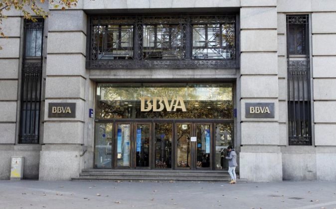 Sabadell acusa el BBVA d'augmentar l'emergència habitacional a la ciutat després de vendre un miler d'immobles a un fons voltor