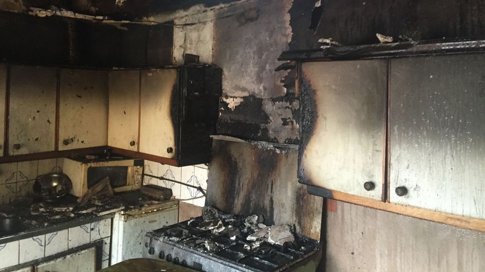 Una persona intoxicada lleu en l'incendi d'una cuina a Mollet del Vallès