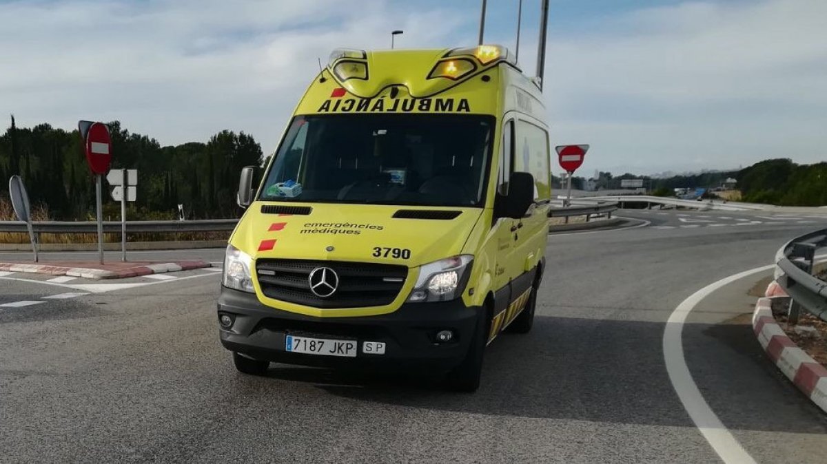 Mor el conductor d'una motocicleta en xocar amb un camió a la C-1413a a Sant Cugat del Vallès
