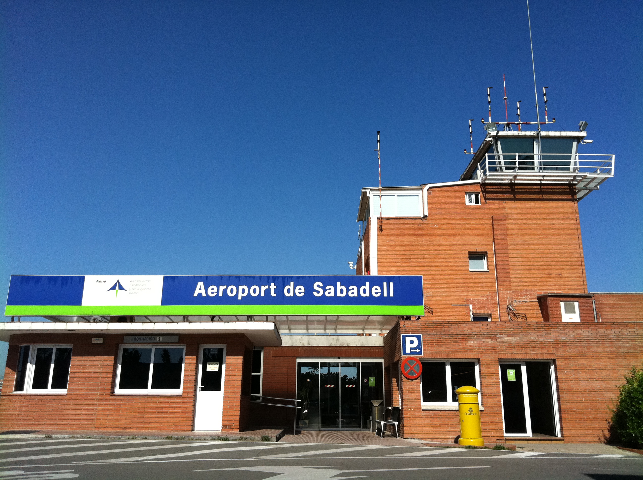 Els veïns dels voltants de l'Aeroport de Sabadell se senten "insegurs" després del darrer accident d'una avioneta a la zona