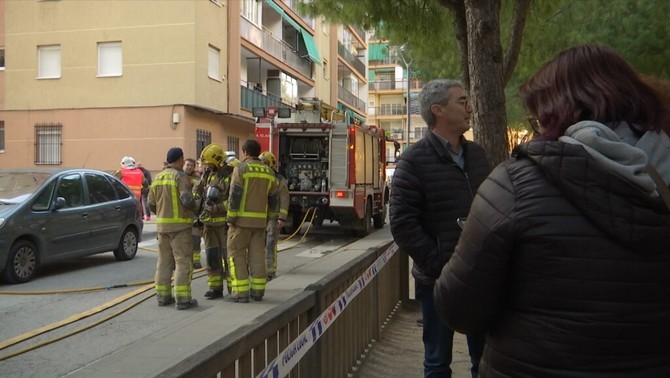 [ VÍDEO ] Una dona de 67 anys mor en l'incendi d'un habitatge a La Llagosta