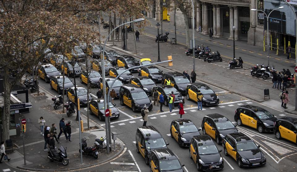 Cecot considera “desproporcionada” la resposta dels taxistes