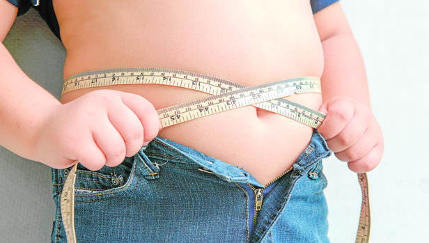 Més del 75% dels pares i mares amb infants amb obesitat tenen excés de pes