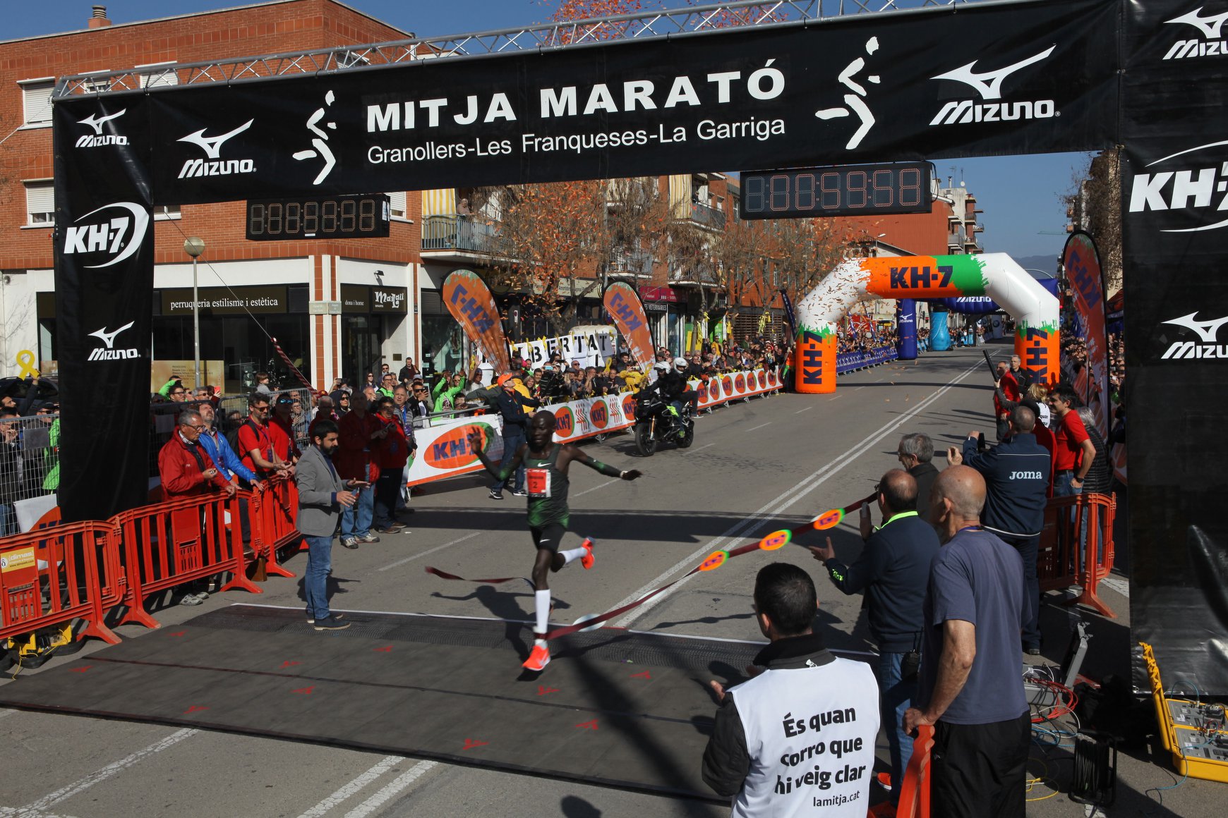 Kiptum guanya la 33ª Mitja Marató de Granollers baixant de l’hora