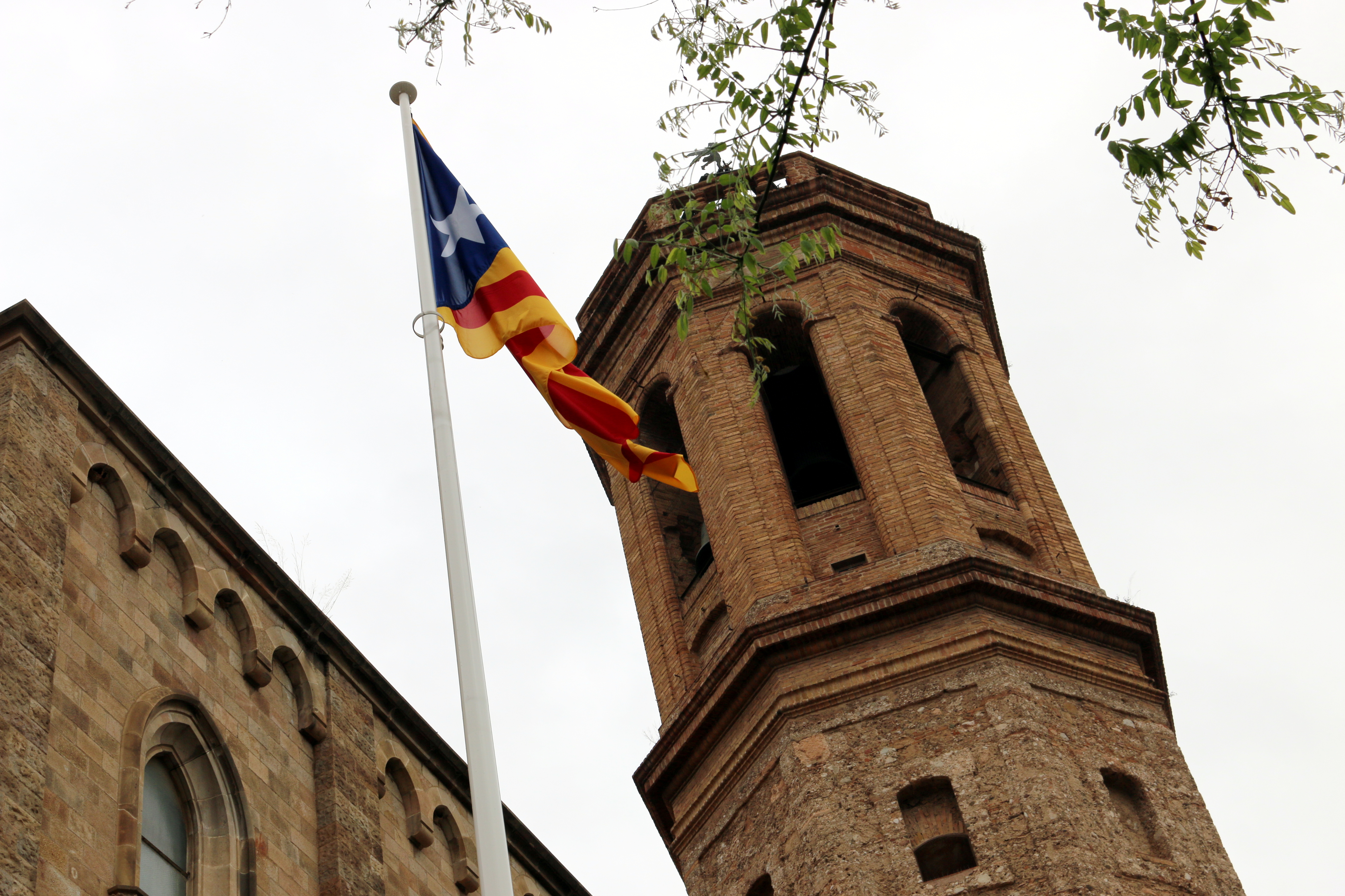 Substitueixen la Senyera del Racó del Campanar de Sabadell per una estelada
